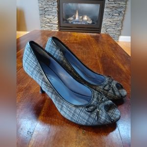 $5 START! Le Chateau Black & White Open Toe Heels Size 8.5M